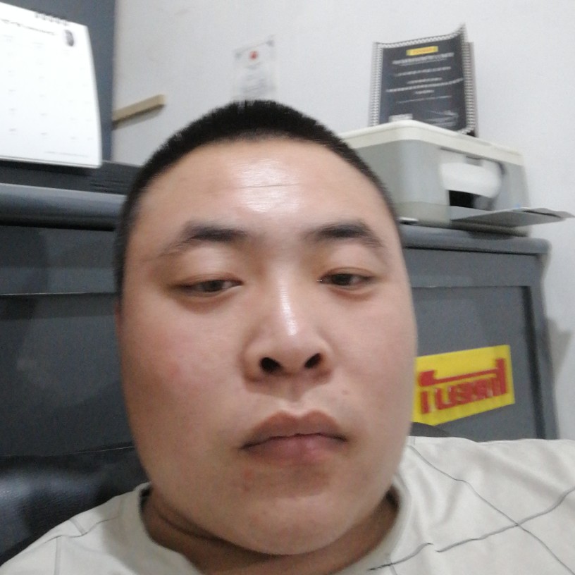 亲爱的拿指甲油的照片