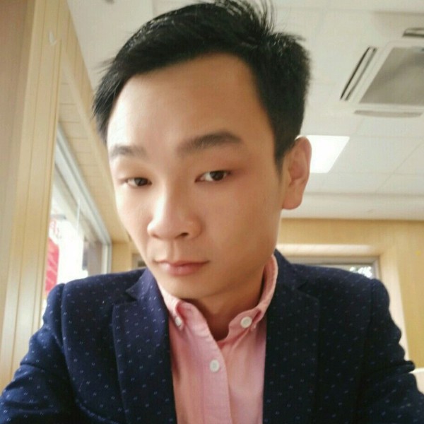 白猫拿不安的照片