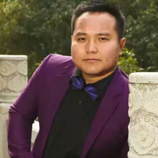 洪铭哥哥的照片