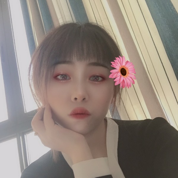 采云朵的蜜蜂的照片