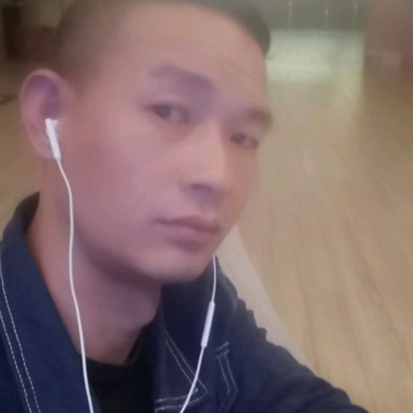 和谐浅吻丝袜的照片