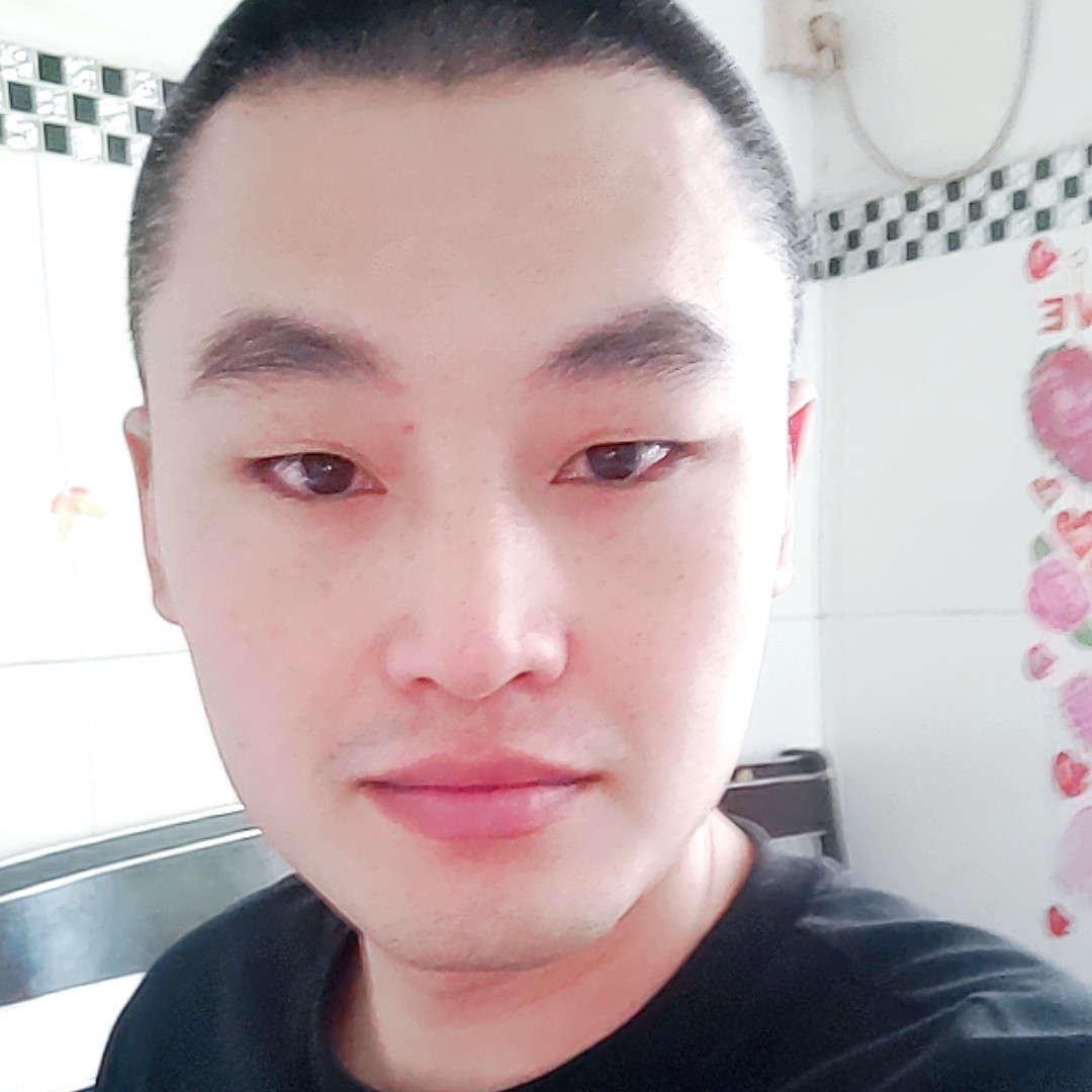 狂野扯项链的照片