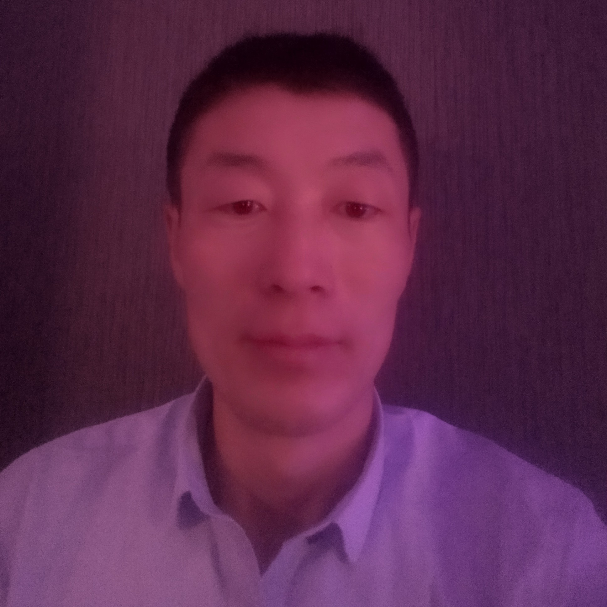 草原上的约会的照片