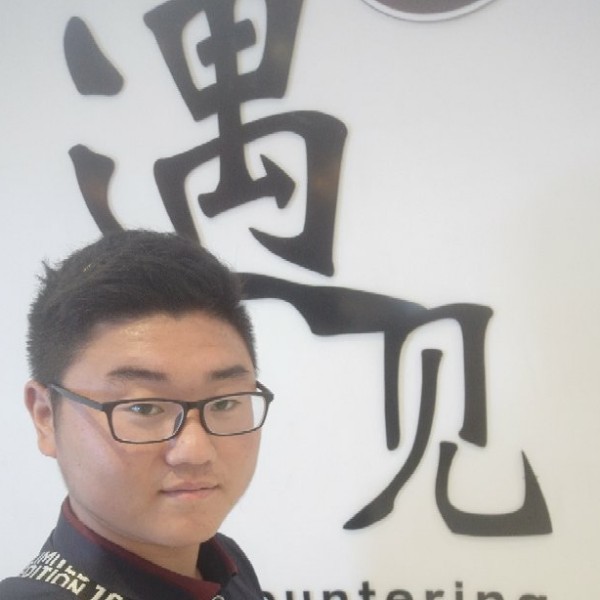 小松鼠笑唯一的的照片