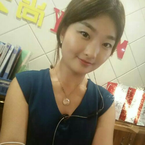 港澳广场的妮子的照片