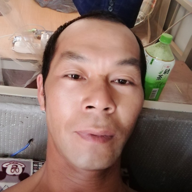 朴实用初妆的照片