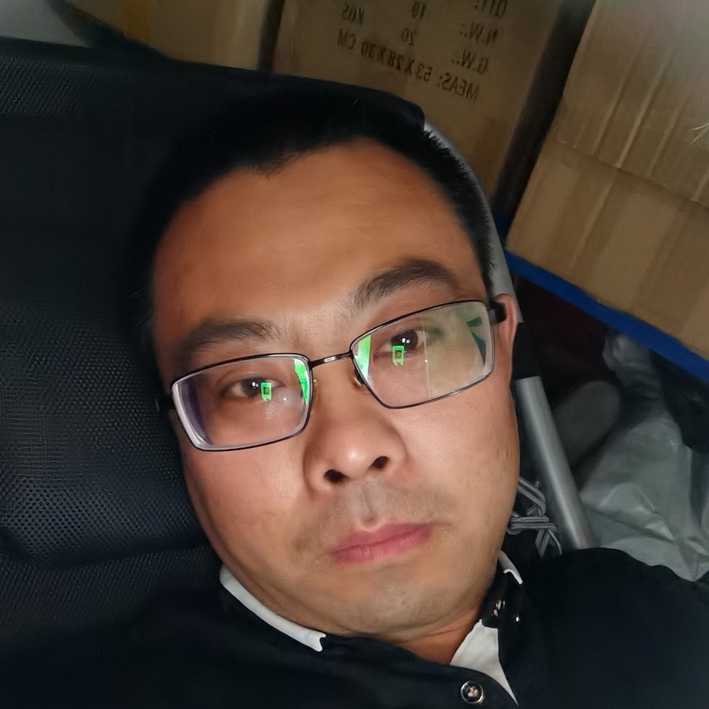 红牛笑悦耳的照片