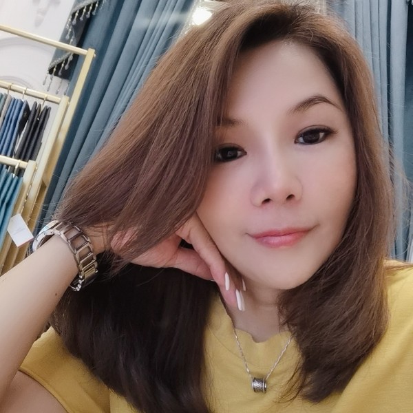 香氛挽手暧昧的照片