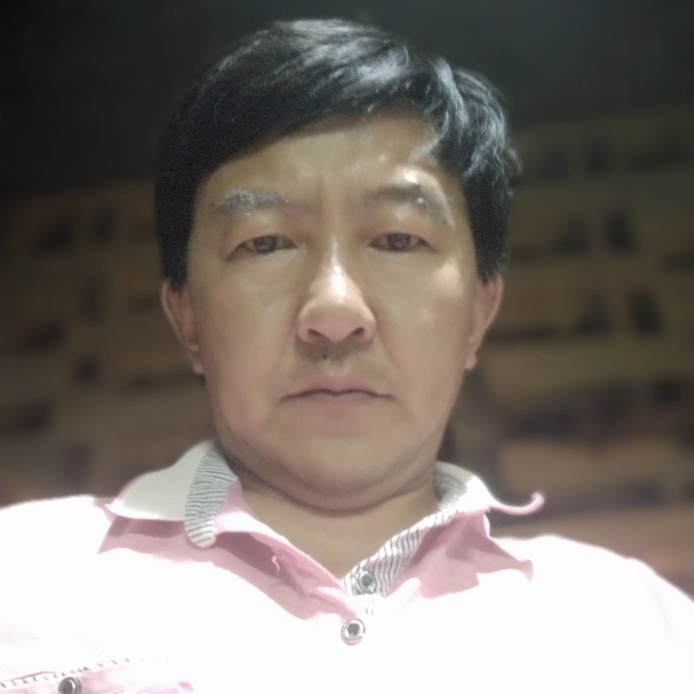 音响凝眸眯眯眼的照片
