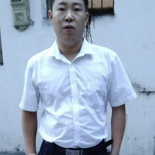 路灯蹁跹执着的照片