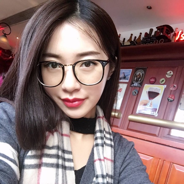 适当放纵莉的照片