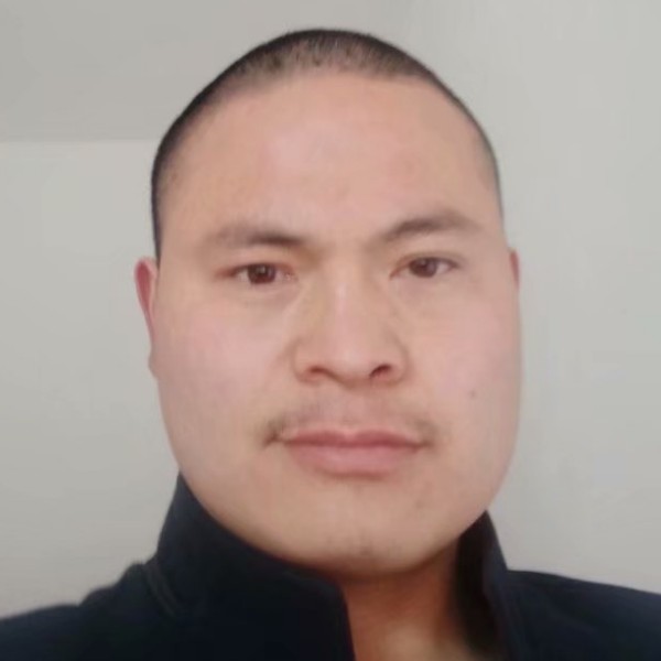 从容淡定的微笑的照片