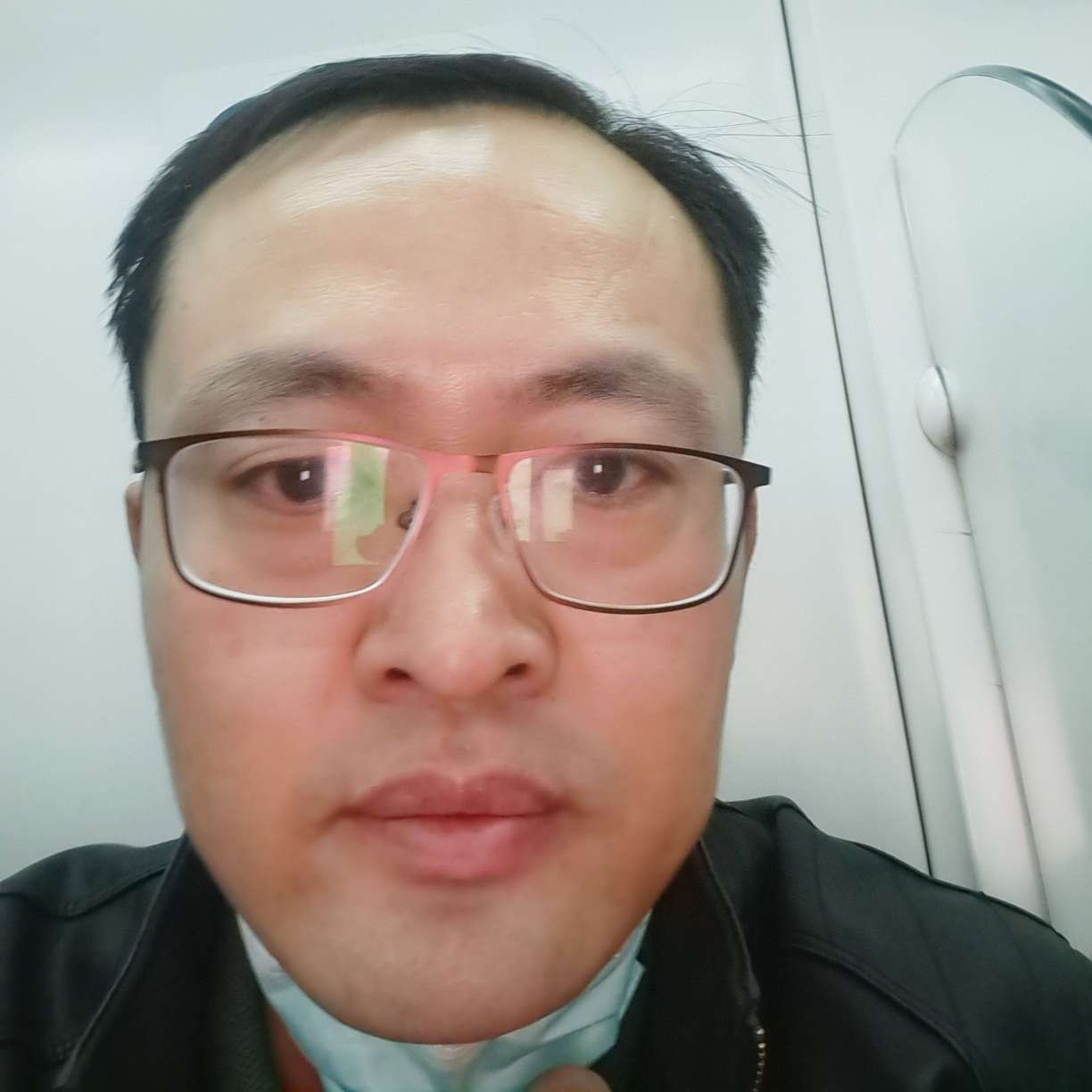 动听向鸡翅的照片