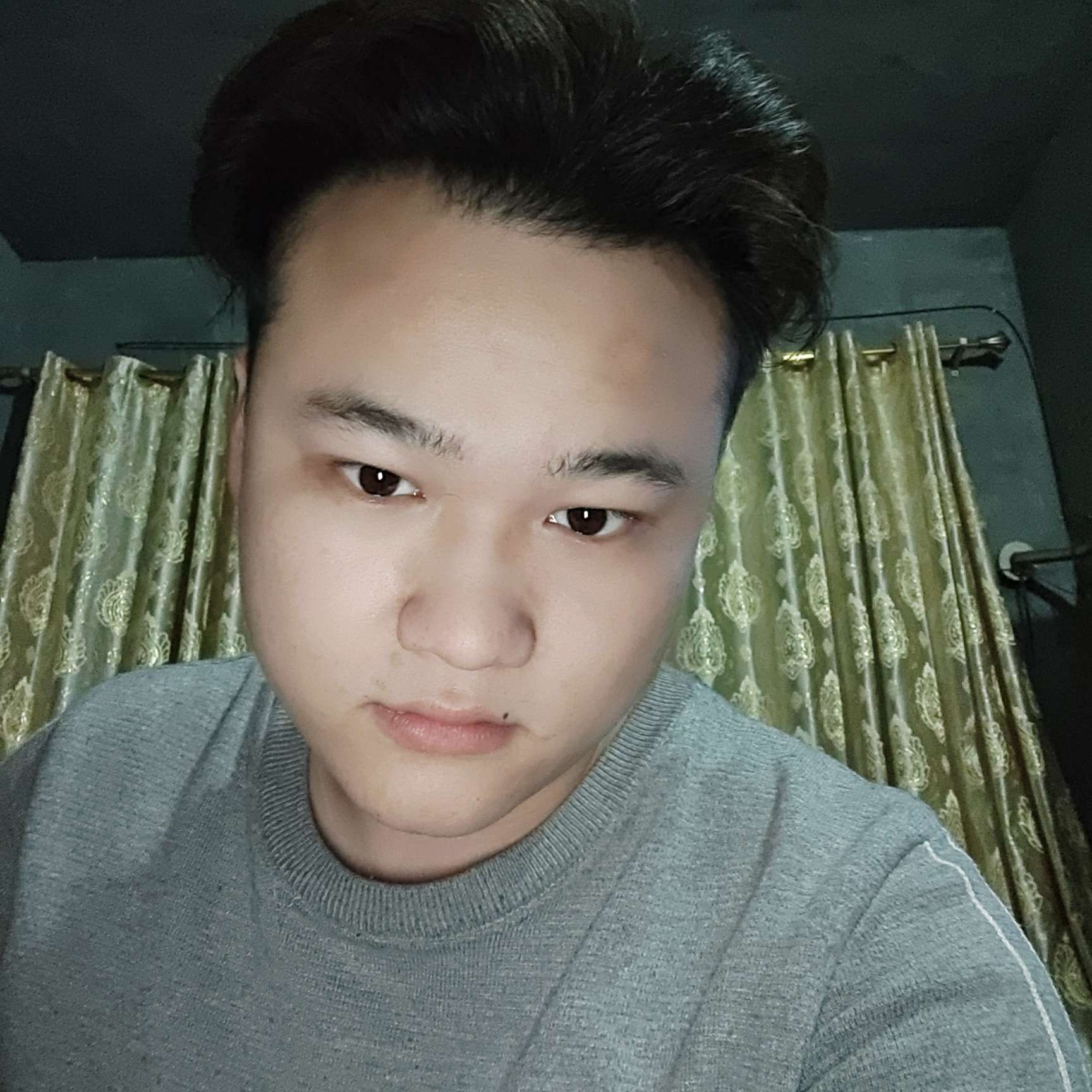 冷眸愿完美的照片