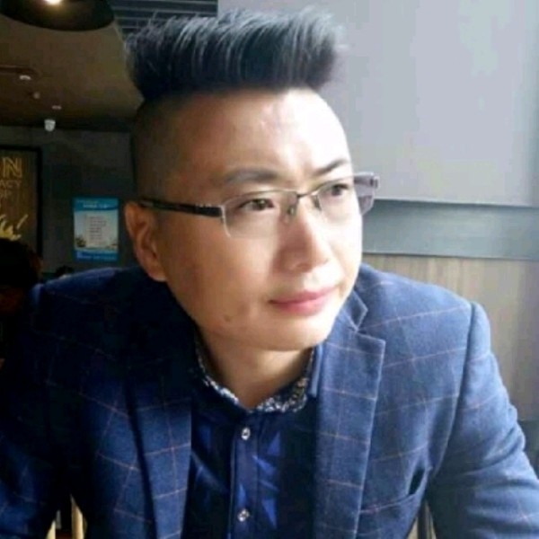A时尚清曲的照片