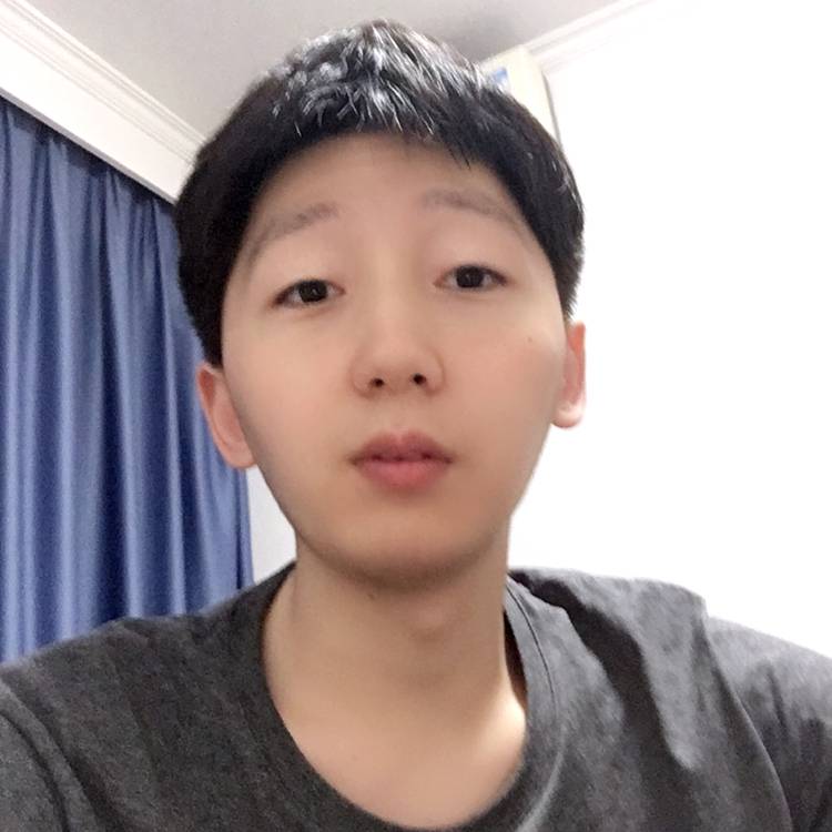 阳光的白开水的照片
