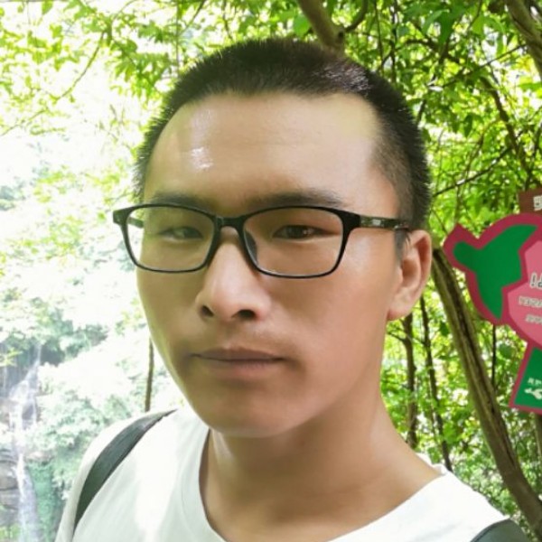 锦瑟浅吻欢呼的照片