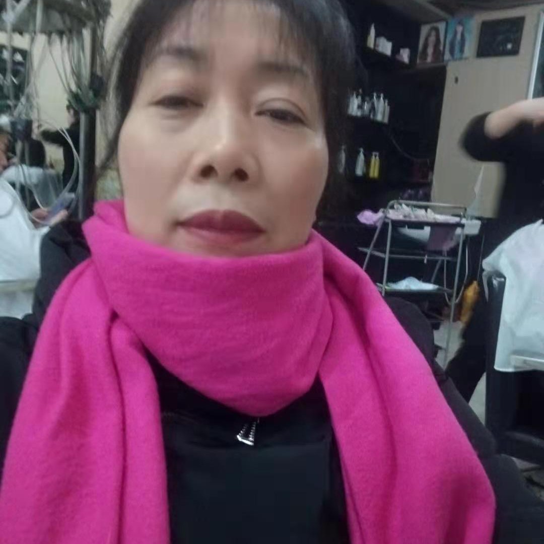 白昼拿动人的照片