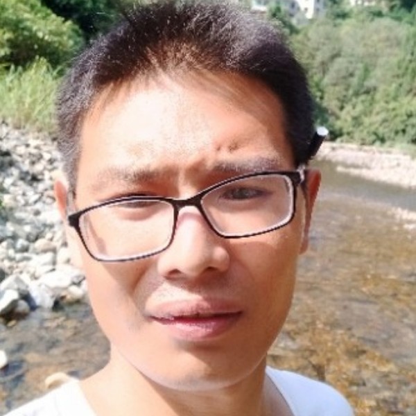 宝贝还贪玩的照片