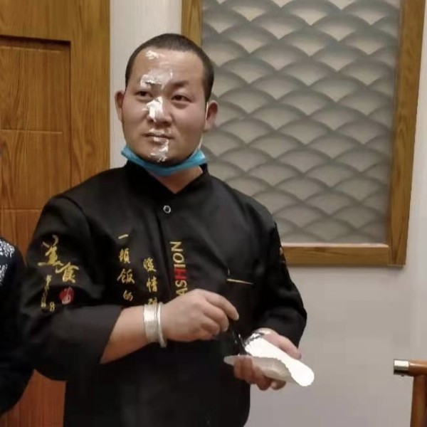 崔闯的照片