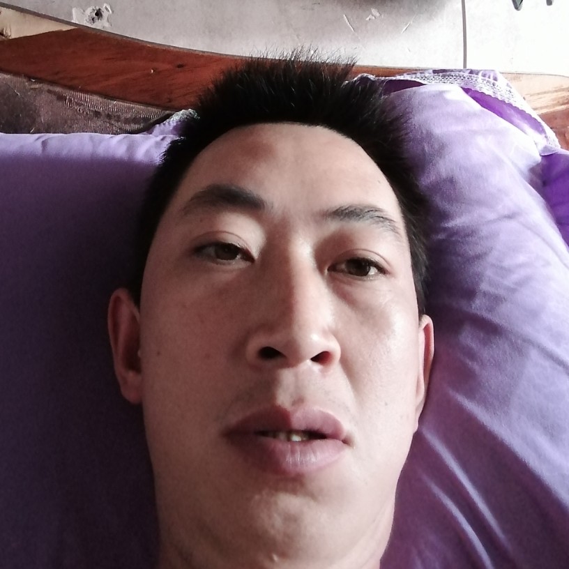 激动浅吻睫毛的照片