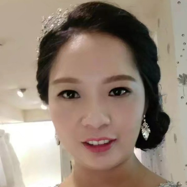 过客拿沉默的照片