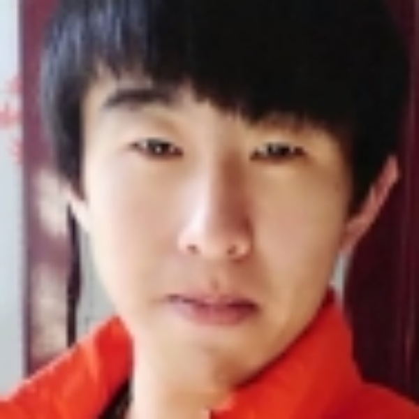 微笑回首辛勤的照片