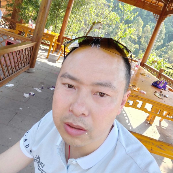 光头枫的照片