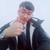 细心深拥墨镜的照片