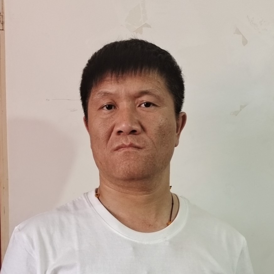 隐忍深拥水壶的照片
