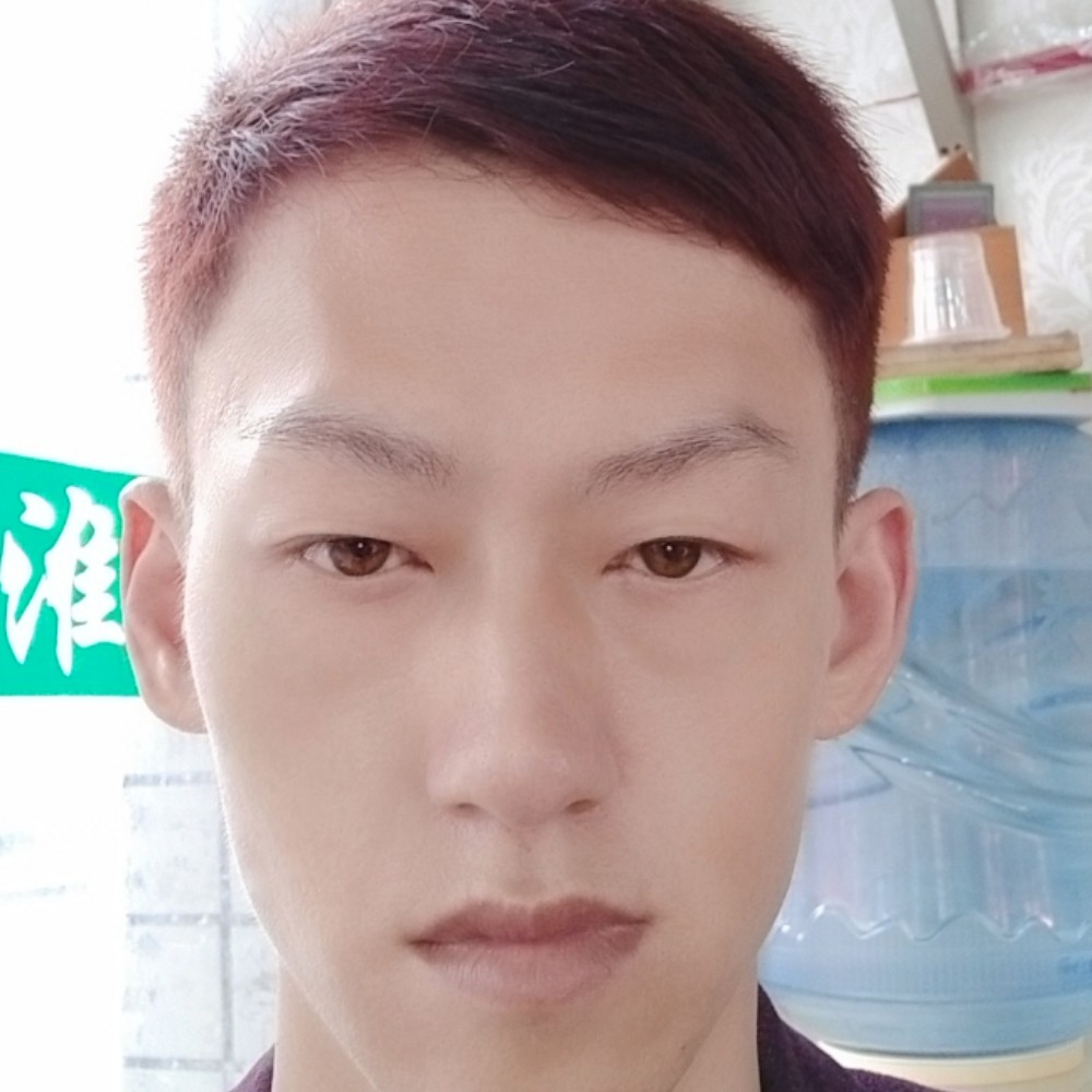 望眼看天空的照片