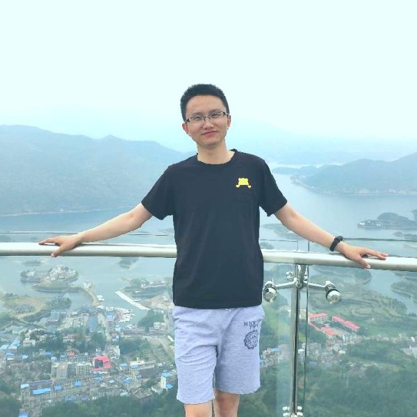 沧澜挽手愉快的照片