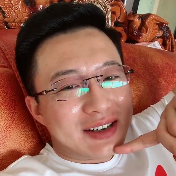 楼下的人来敲门的照片