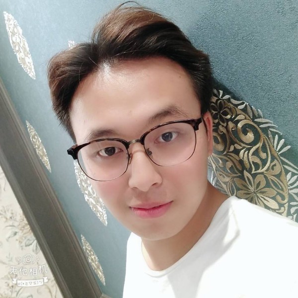 衬衫挽手欠你的的照片