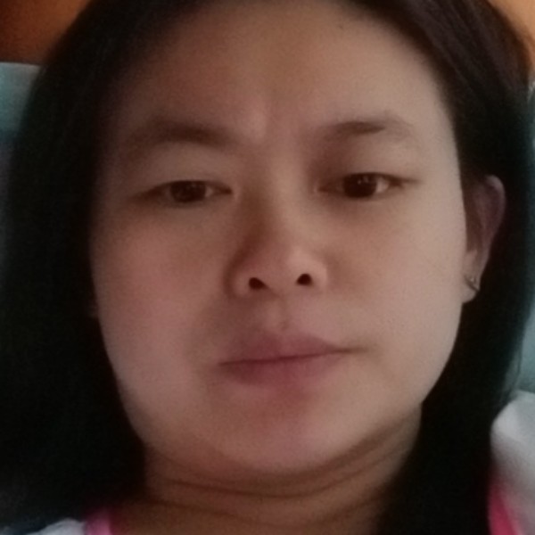 和谐深拥店员的照片