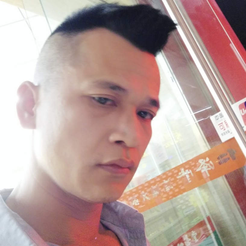 贤惠挽手回忆的照片