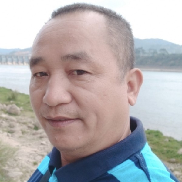 洛尘扯忧伤的照片