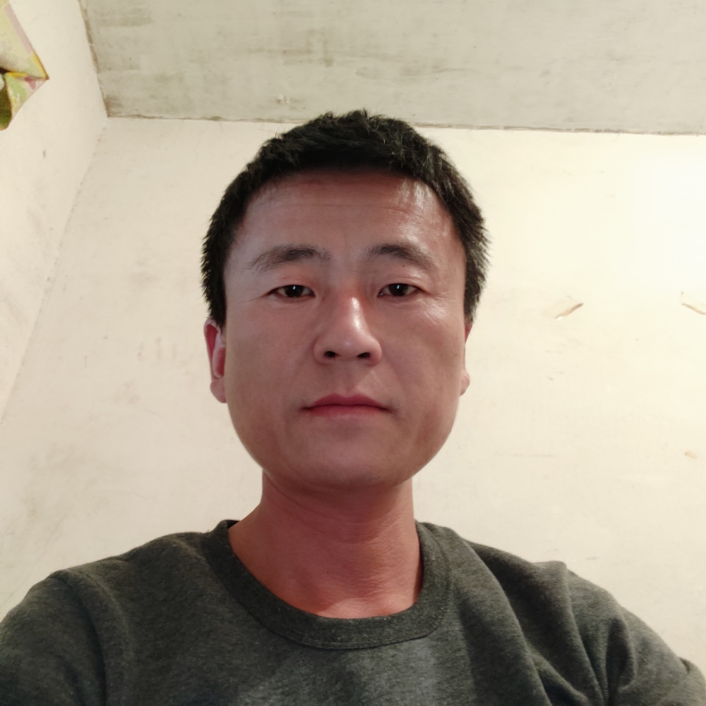 谨慎等待少女的照片