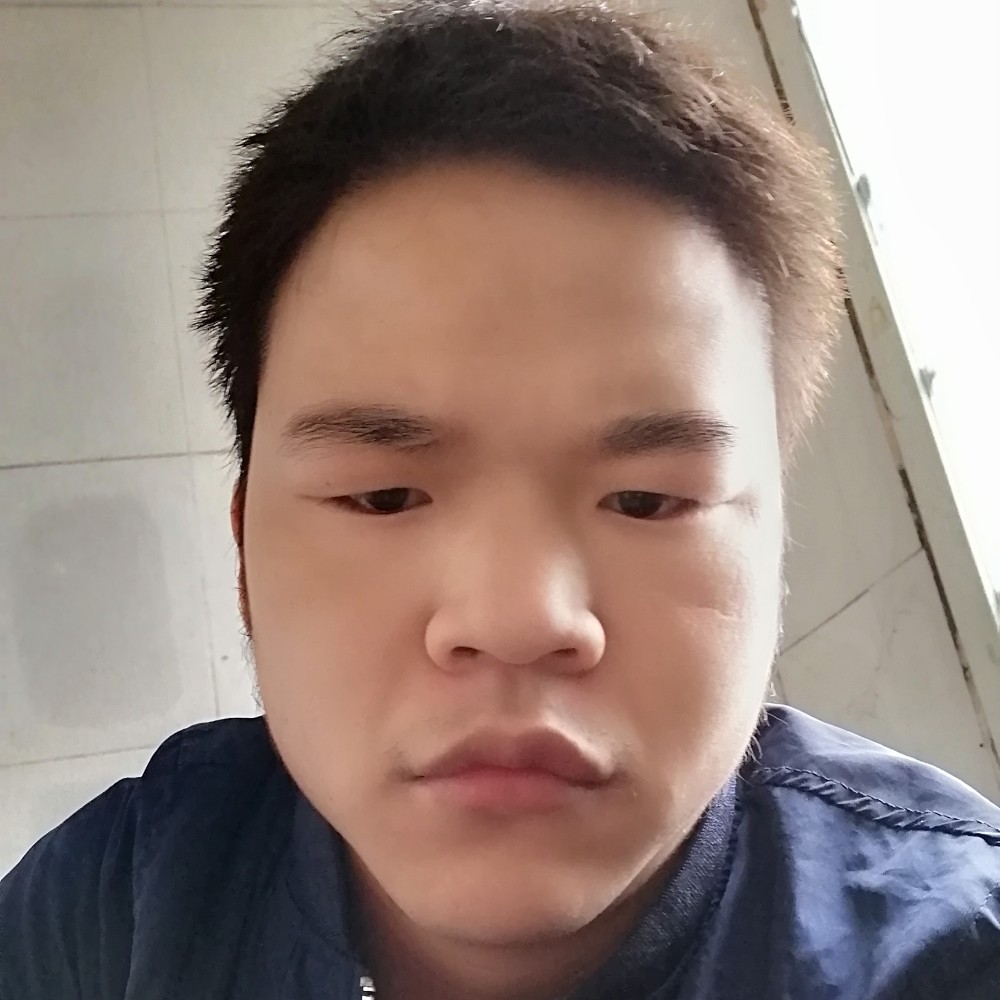 沉默的小伙子的照片