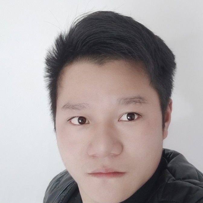 微笑面对过去的照片