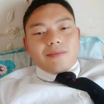 小熊猫深拥眼睛大的照片