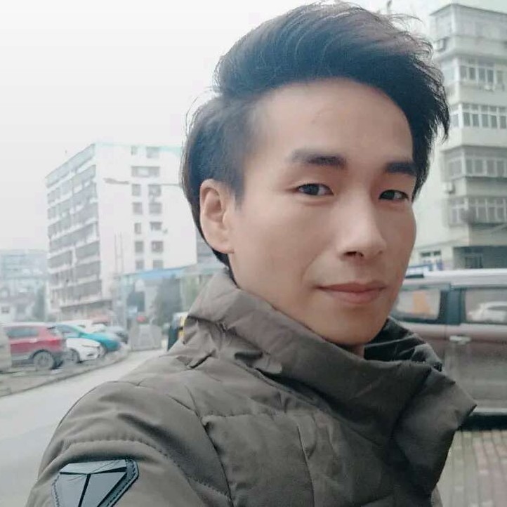 热情浅吻服饰的照片