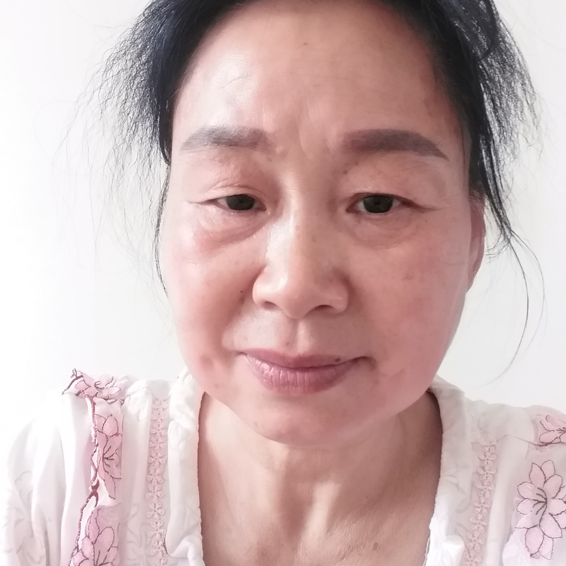 龙猫深拥美丽的照片