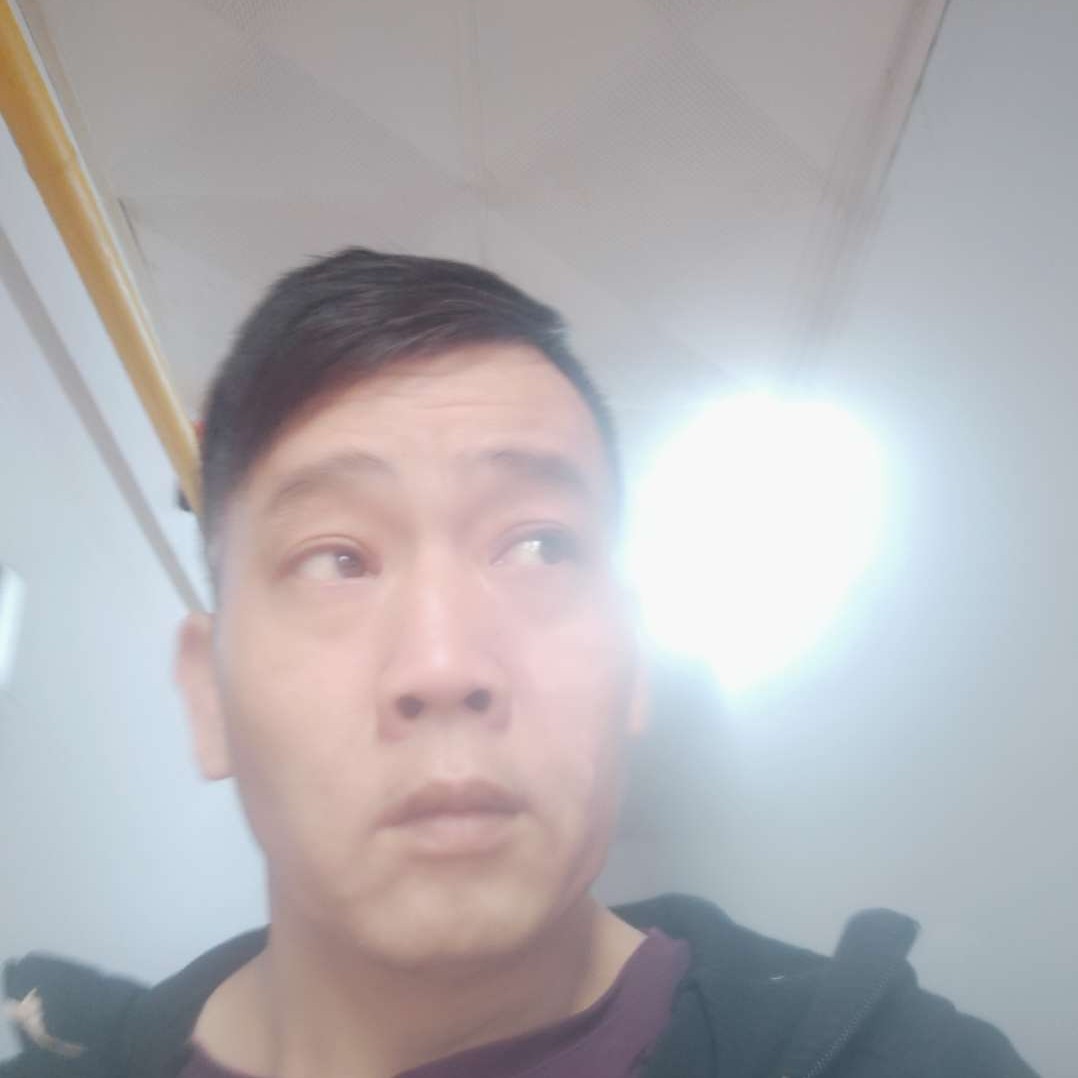 花卷笑甜美的照片