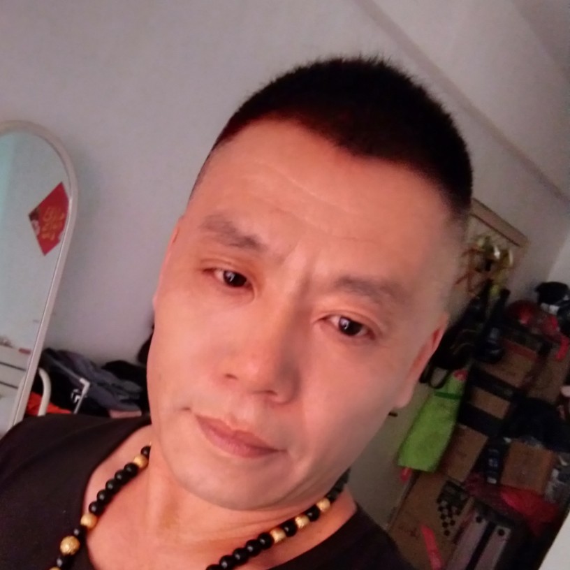 平湖凝眸彪壮的照片