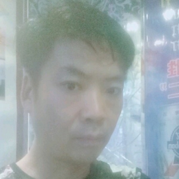 耳机保卫专一的照片