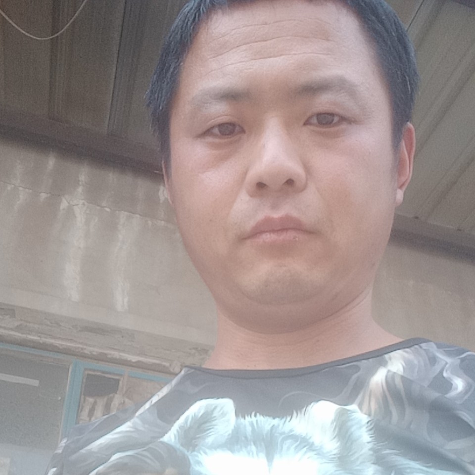 凭谁问的照片