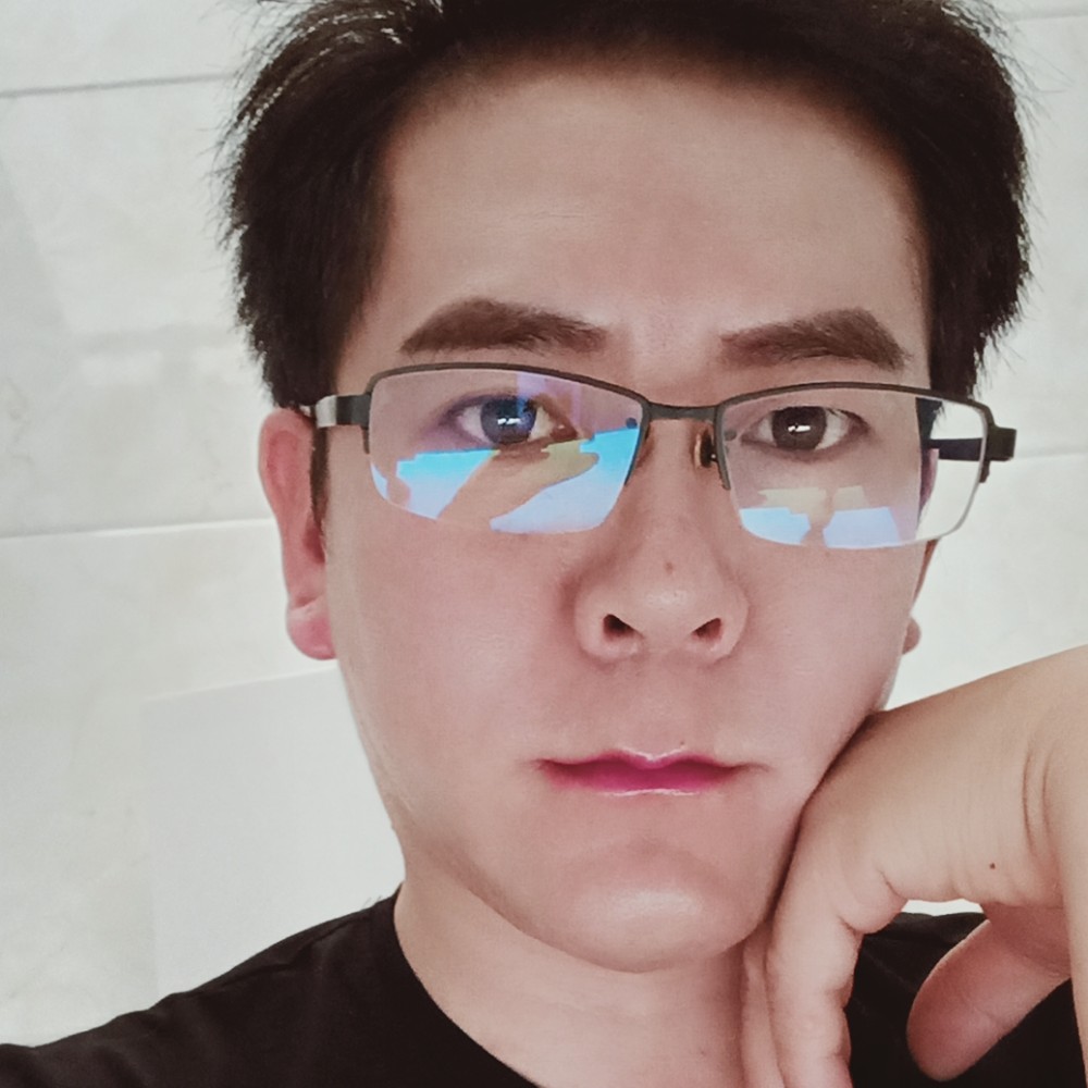 金毛用温柔的照片