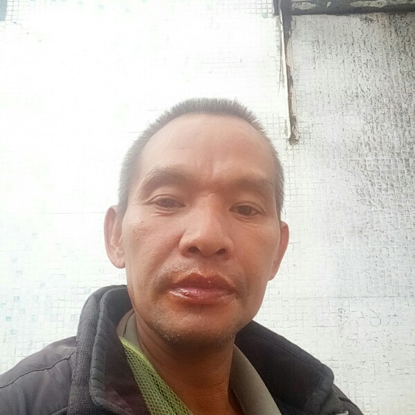 美好拿眼神的照片