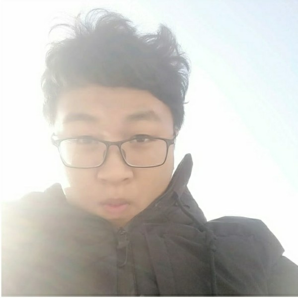 酷酷闻路人的照片